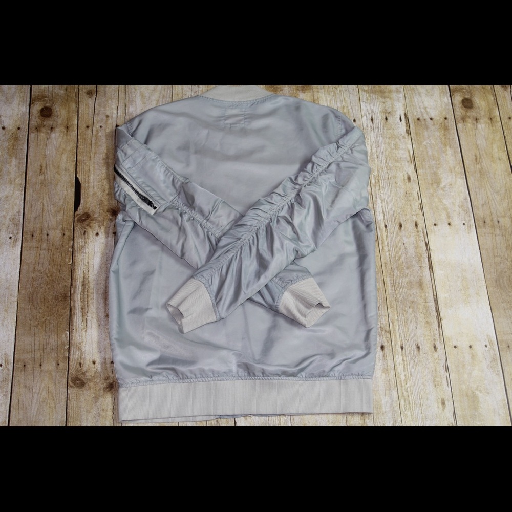 Beautiful bomber jacket - Picture 3 of 3